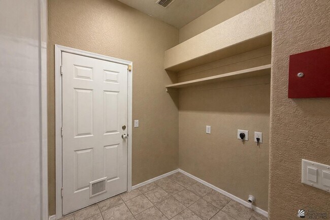 Building Photo - 10745 E 38th Ln