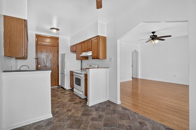 Building Photo - 7019 S Merrill Ave