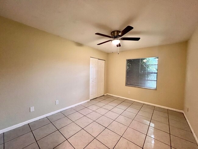 Building Photo - 423 Glenwood Dr