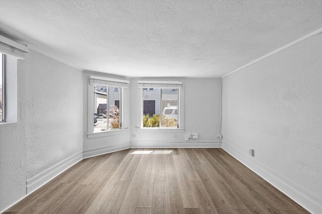 Building Photo - 531 Taylor Ave