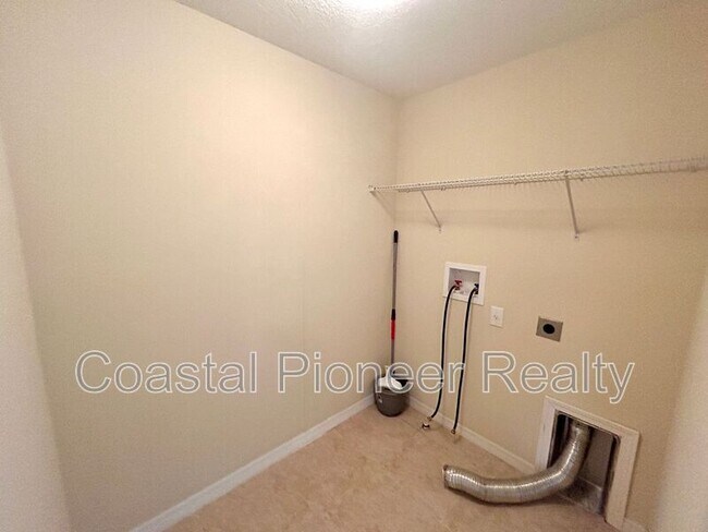 Building Photo - 2123 Roanoke Springs Dr