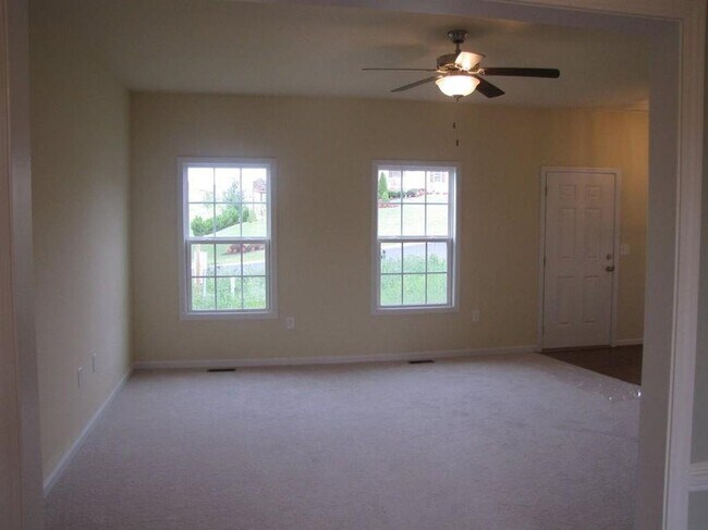 Building Photo - 203 Winnbrook St