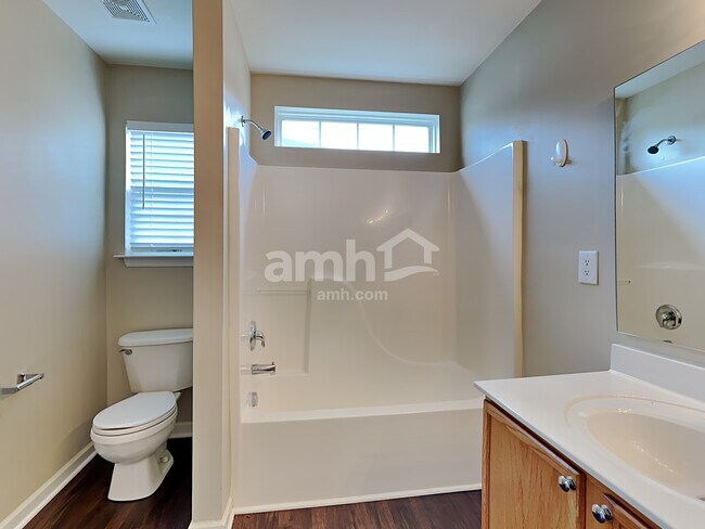 Building Photo - 926 Wolf Pack Way