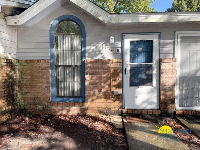 Primary Photo - Beautiful Unit Close to Both Bases!