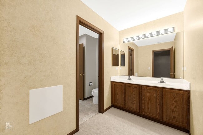 Building Photo - GORGEOUS 2 BEDROOM TOWNHOME LOCATED IN LINDENHURST AVAILABLE JUNE 14!