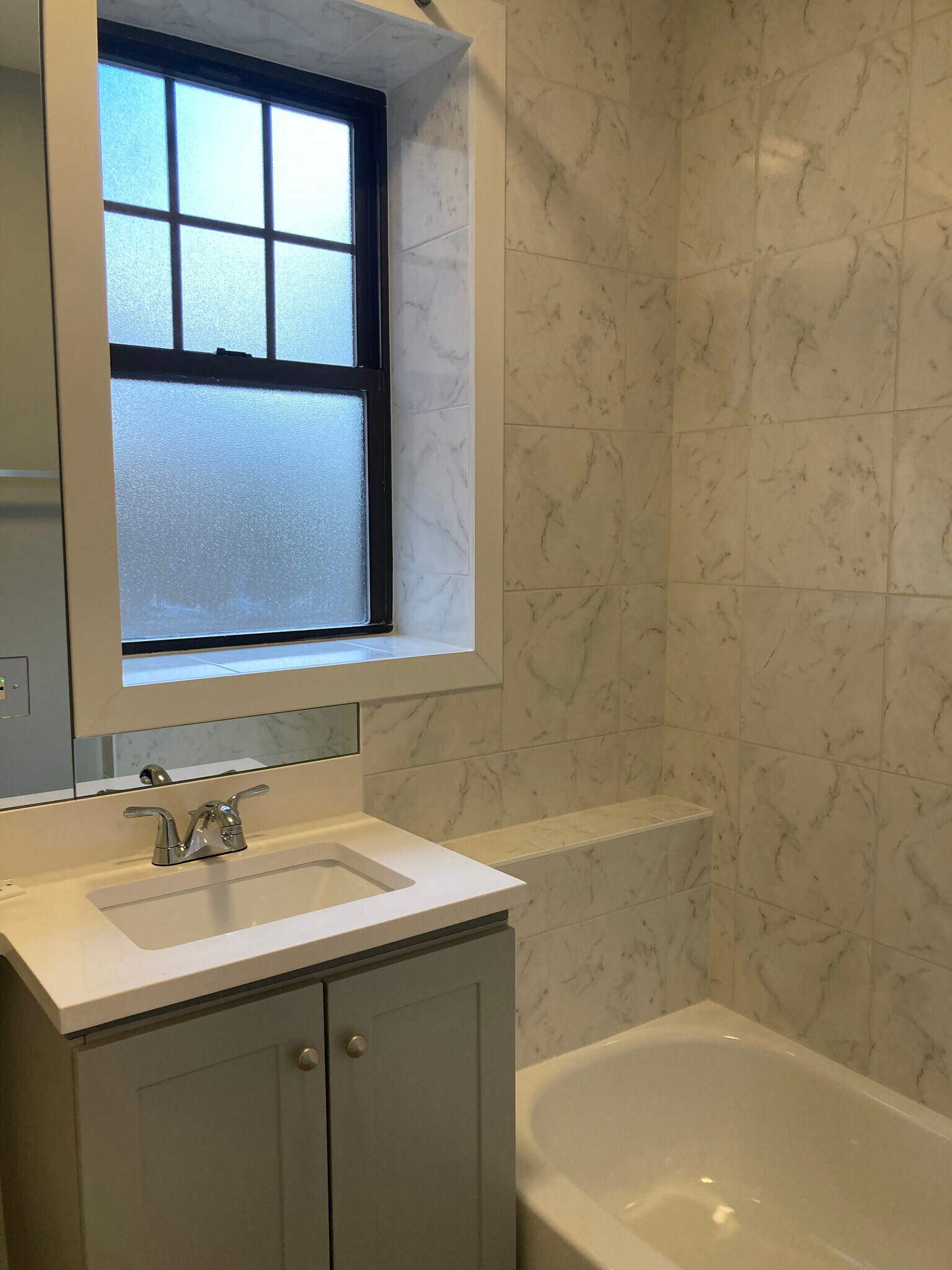 Building Photo - 372 Hazel Ave