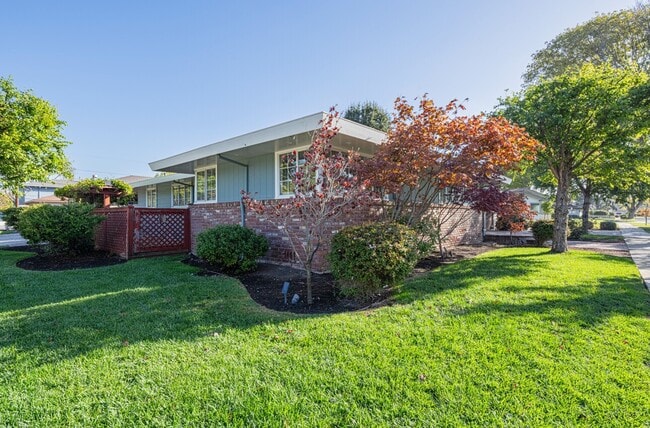 Building Photo - 509 Manor Dr