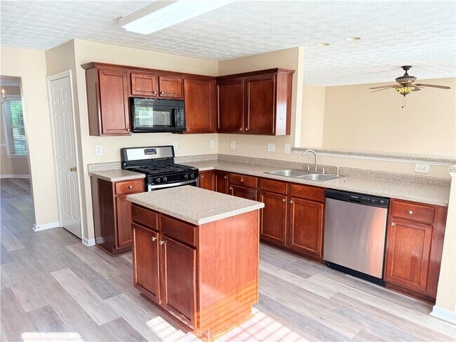 Building Photo - 1210 Skylar Ridge Cir