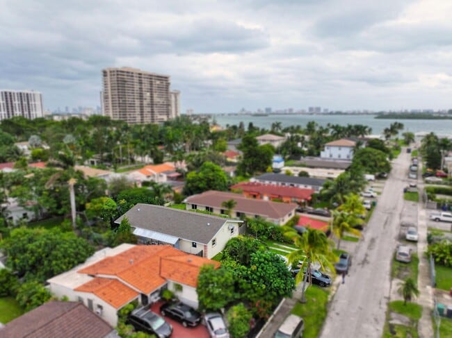 Building Photo - 1561 NE 109th St