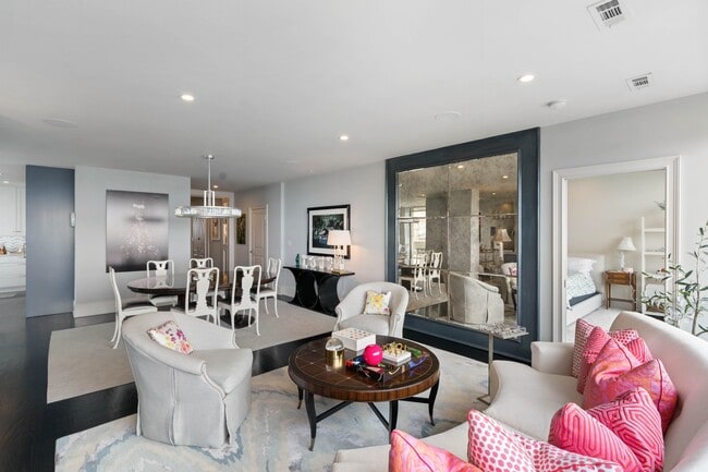 Building Photo - 2575 Peachtree Rd NE