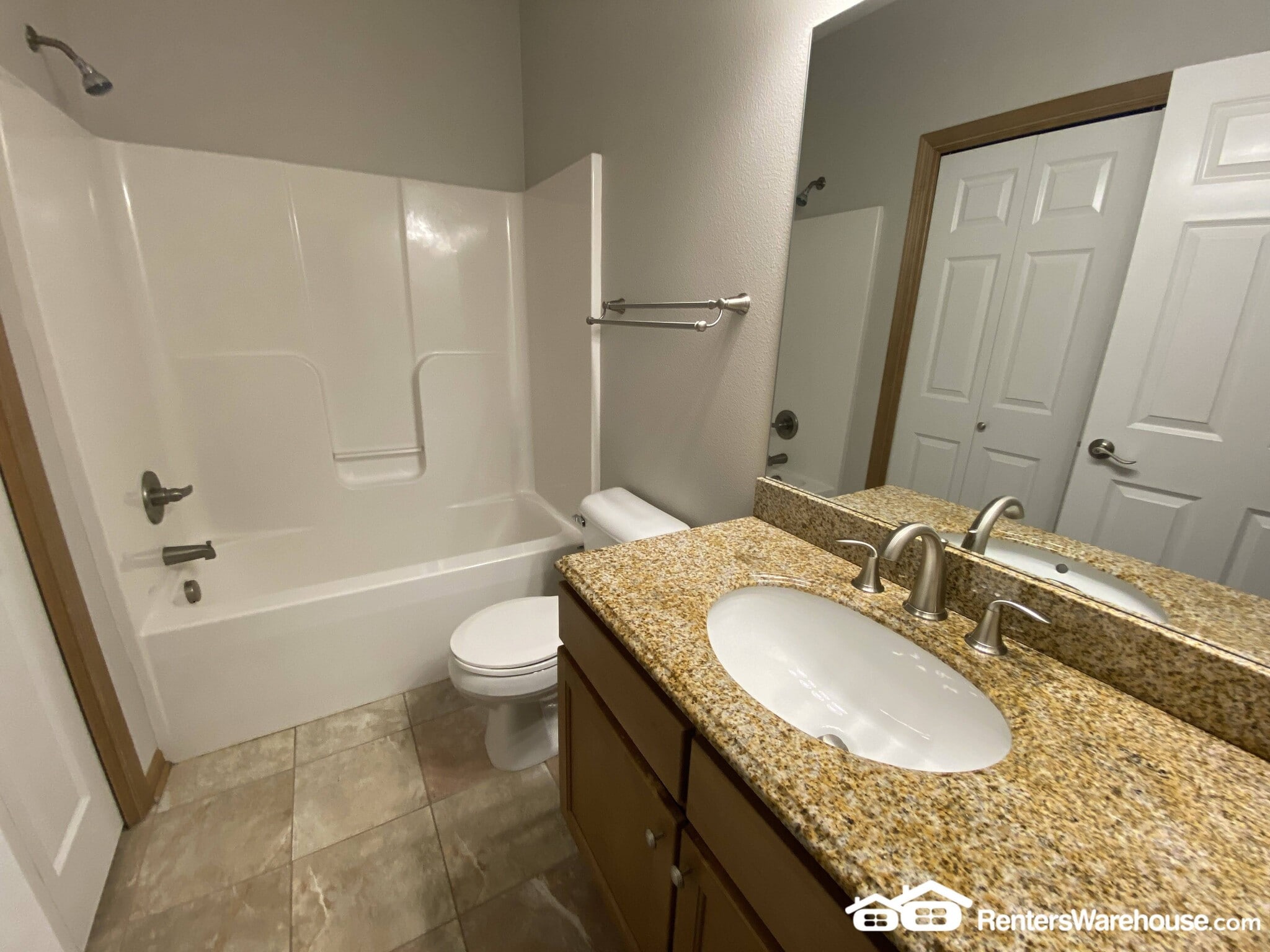 Building Photo - 2000 Meadow Ct