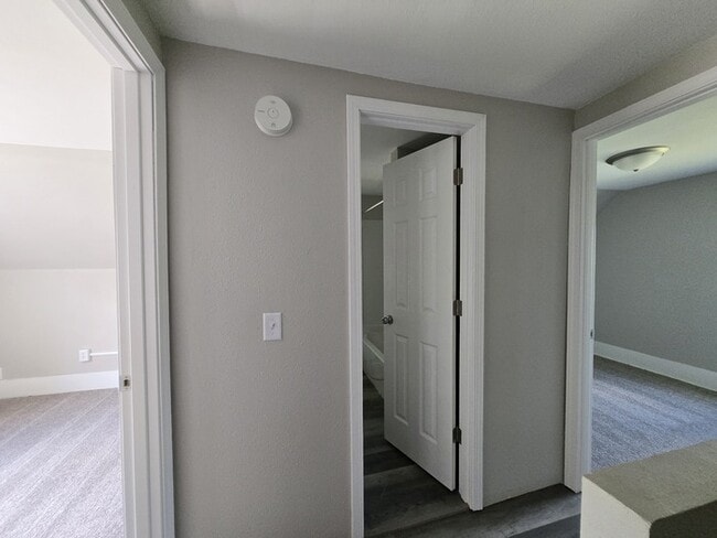 Building Photo - 317 6th Ave N