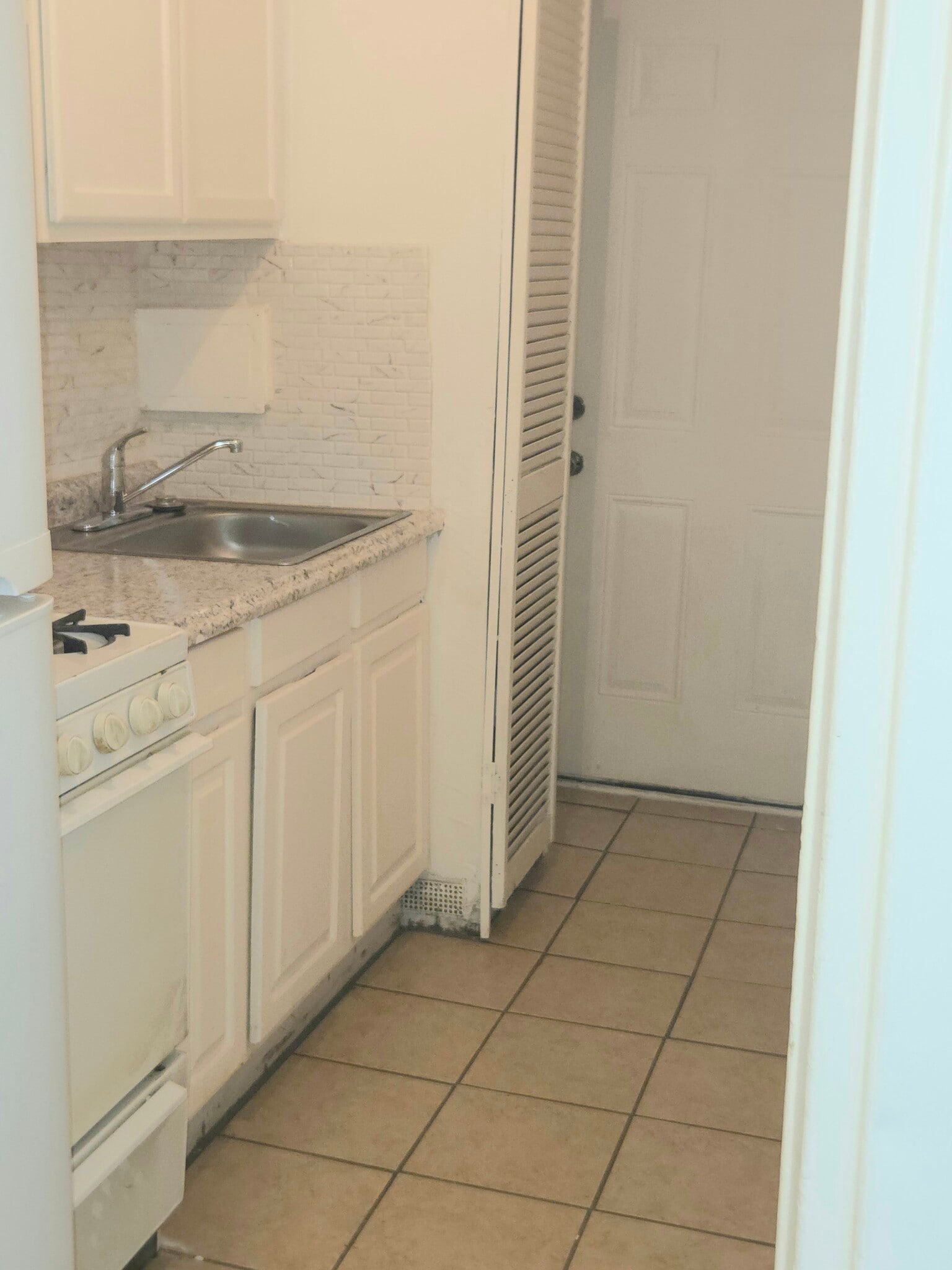 Kitchen - 204 Oklahoma Ave NE