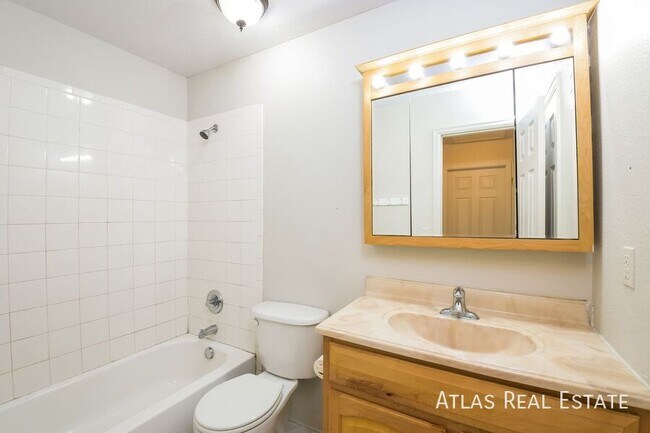 Building Photo - 862 S Uravan Ct