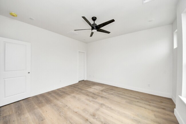 Building Photo - 8206 Colonial Ln