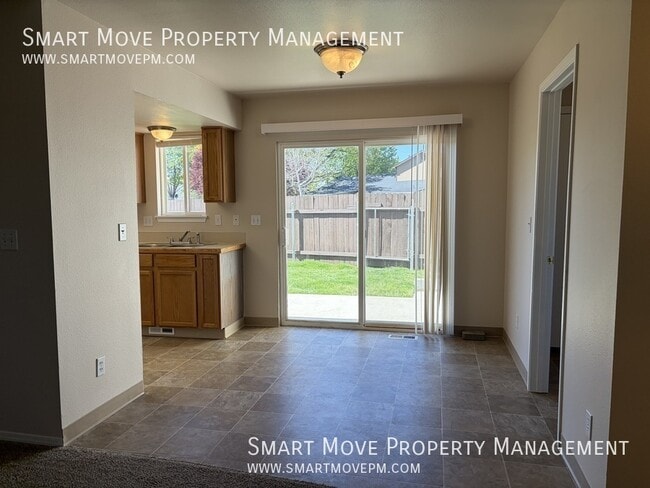 Building Photo - 981 E Blue Heron St