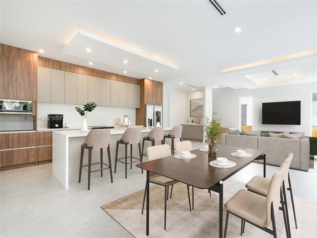 Building Photo - 1703 SW 23rd St