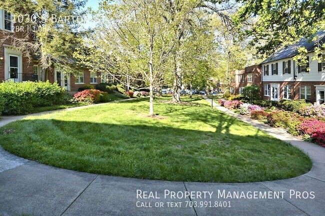 Building Photo - Sunny & Spacious Arlington Village TH- Ste...