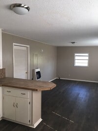 Building Photo - One Bed One Bath House Available June 1