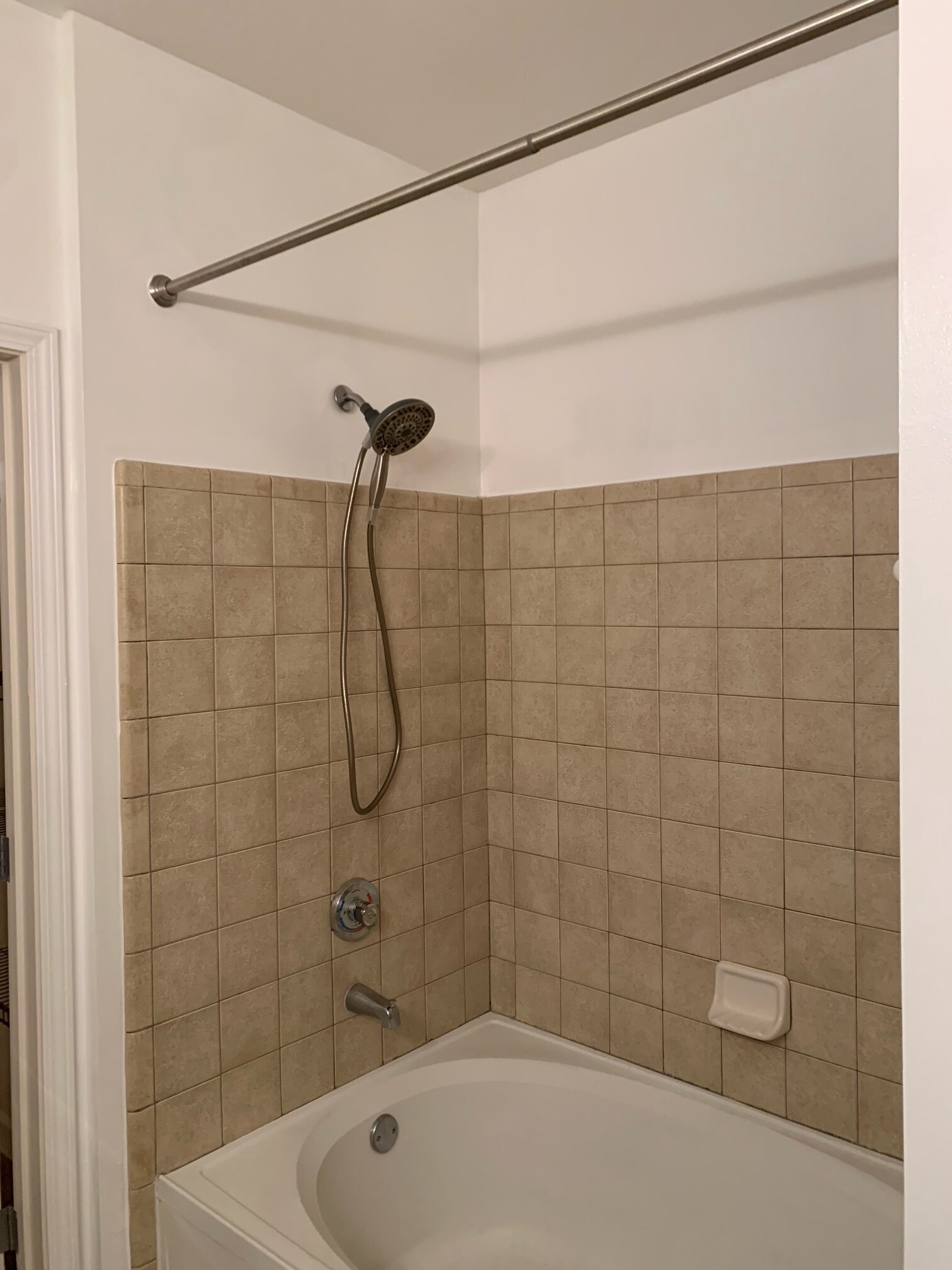 BATH/SHOWER - 400 17th St NW