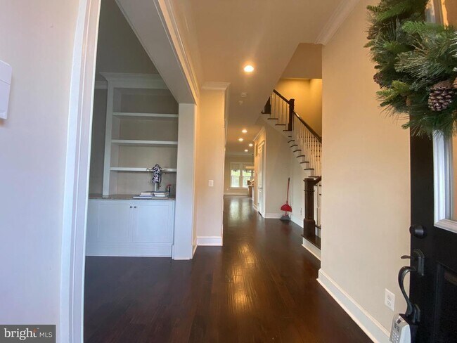 Building Photo - 2163 Potomac River Blvd