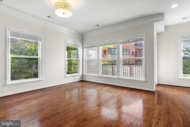 Building Photo - 3073 Rittenhouse Cir