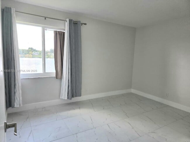 Building Photo - 1810 NW 119th St