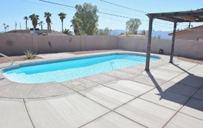 Building Photo - Furnished 3 Bedroom - 2 Bath Pool Home