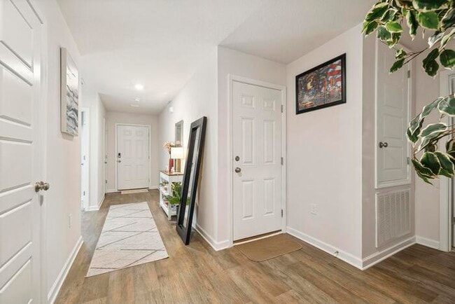 Building Photo - Updated and Move In Ready 4/2 in Cantonment