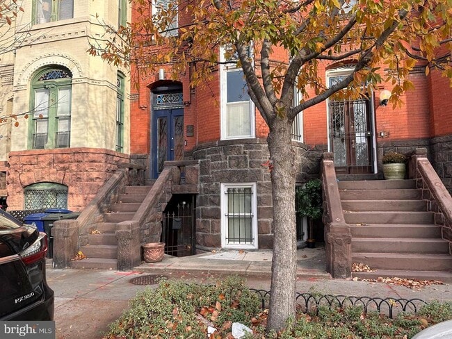 Primary Photo - 830 D St SE