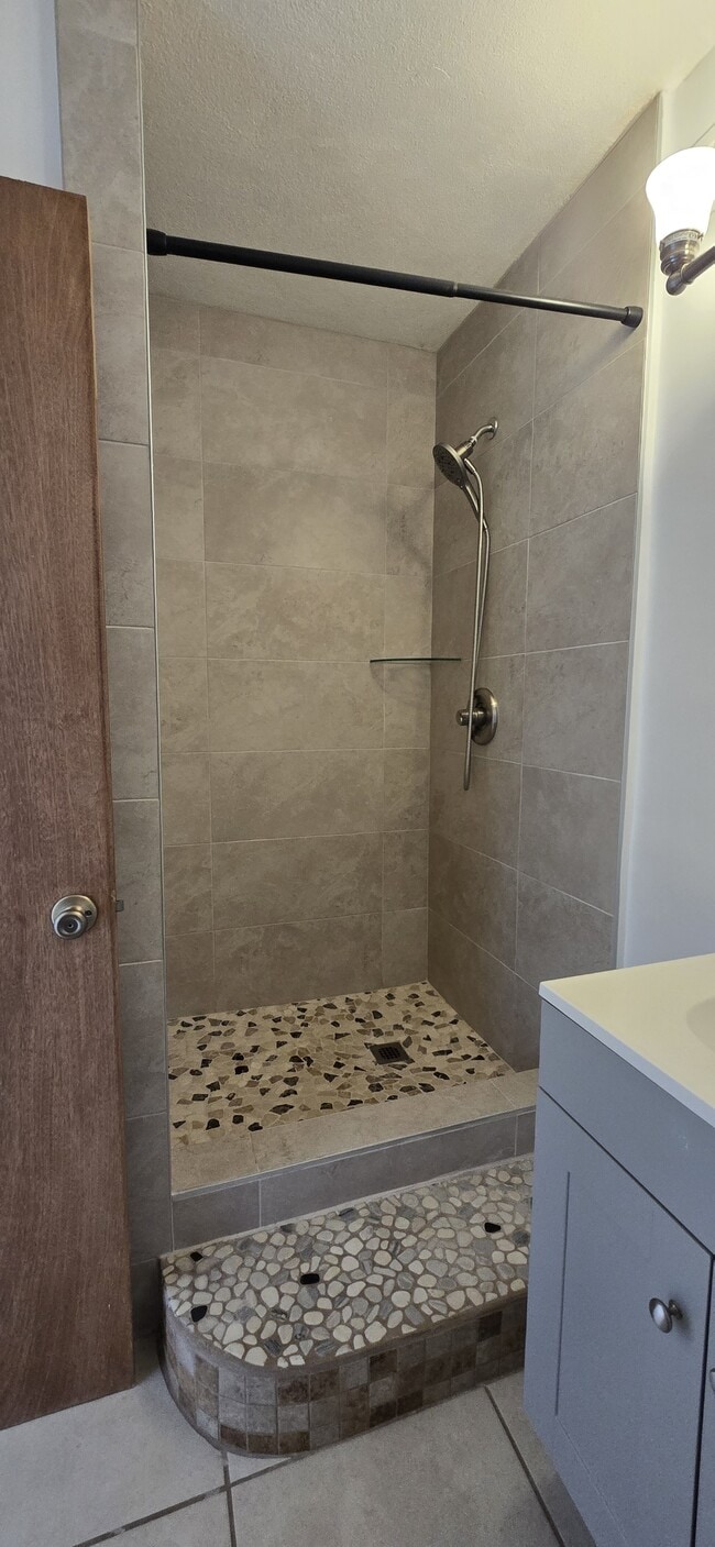 Building Photo - 1710 Makiki St