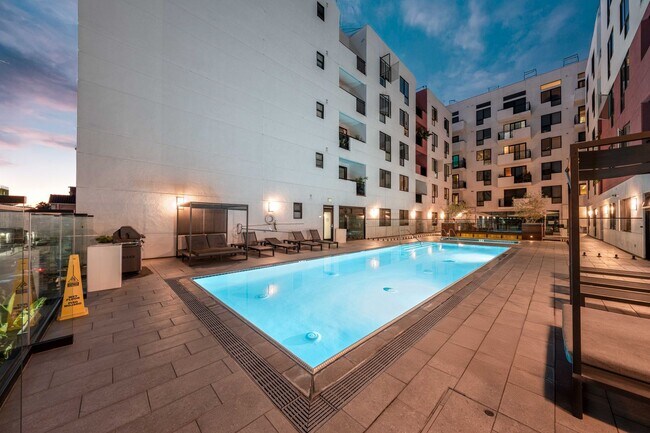 Building Photo - 1234 Wilshire Blvd