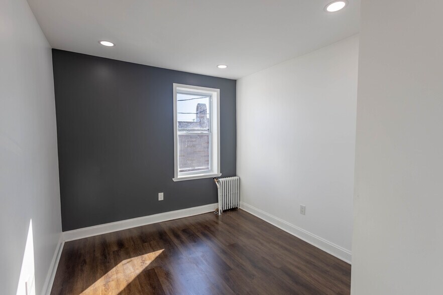 Building Photo - 3205 E Monument St