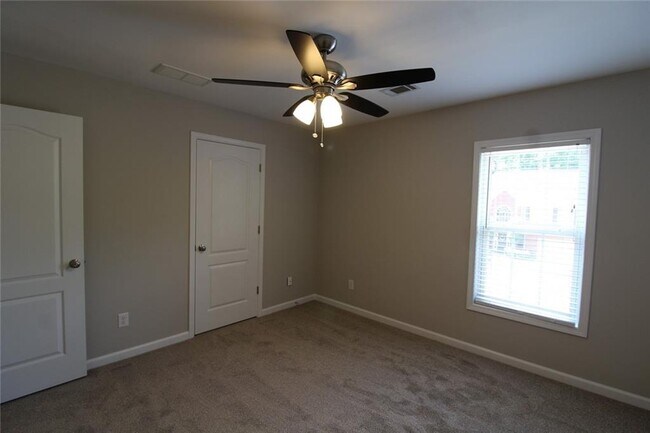 Building Photo - 1525 Woodpoint Way