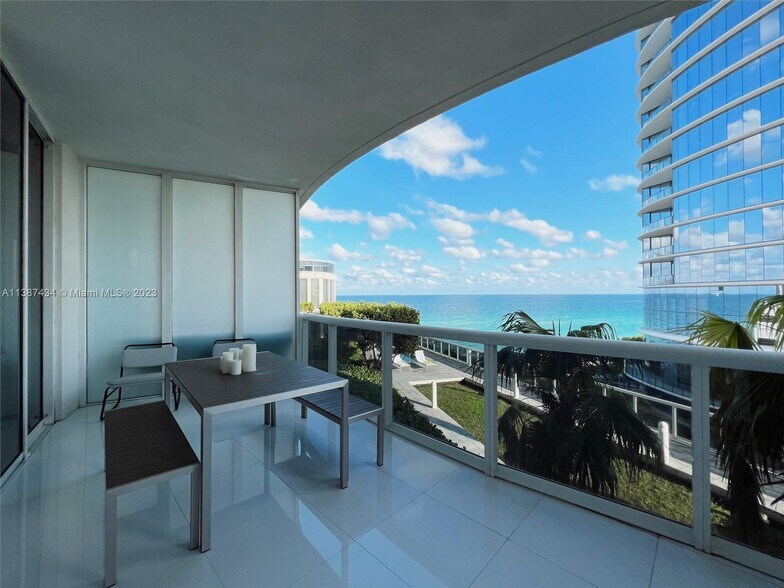 Building Photo - 15811 Collins Ave