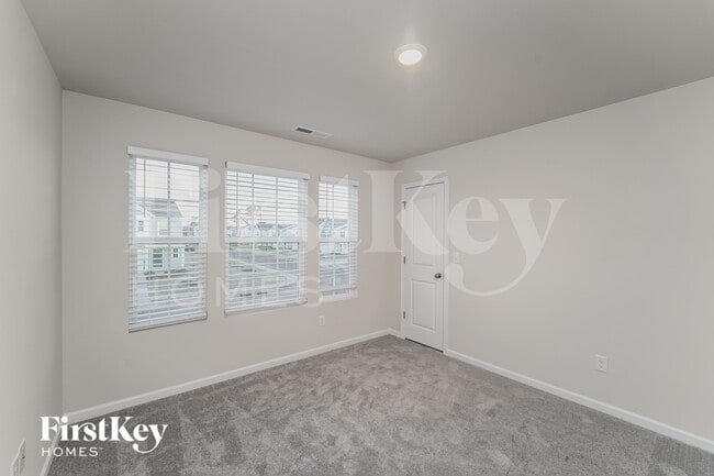 Building Photo - 388 Hollingswood Dr