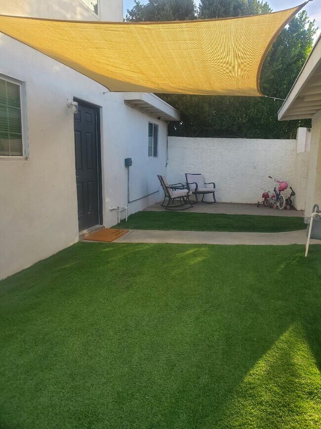 Building Photo - 1520 W Encanto Blvd