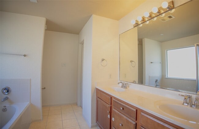 Building Photo - 6034 Starbrook Creek Dr