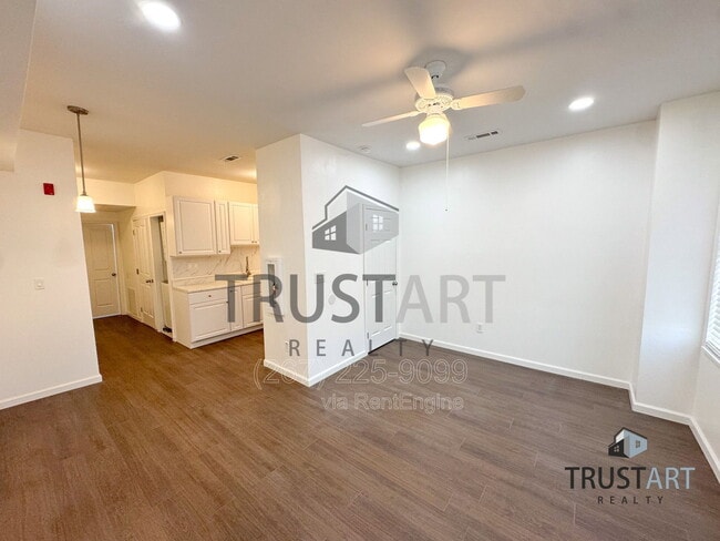 Building Photo - 910 N 41st St