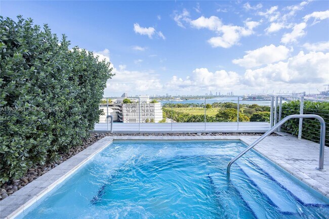 Building Photo - 1040 Biscayne Blvd