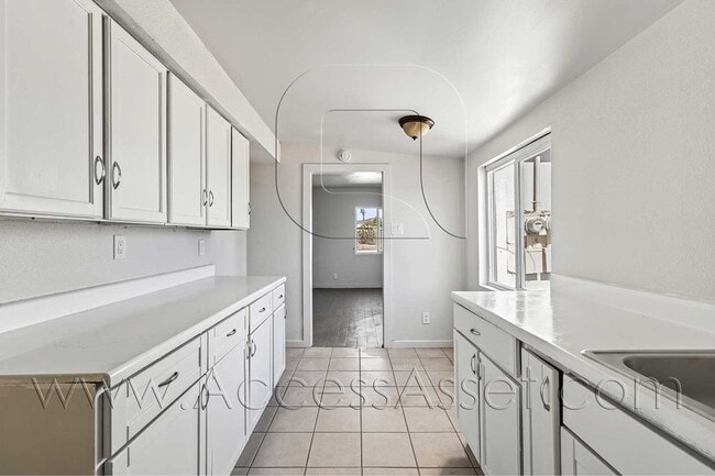 Building Photo - Cozy 1 Bed/1 Bath Duplex Home With Amazing Mountain Views In Barstow!