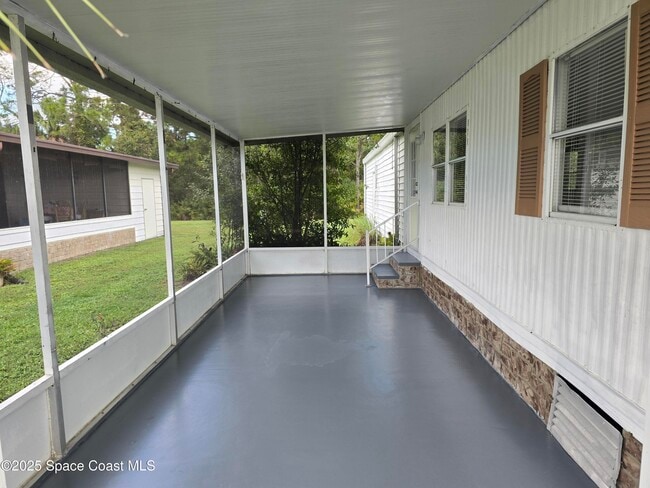 Building Photo - 1345 Barefoot Cir