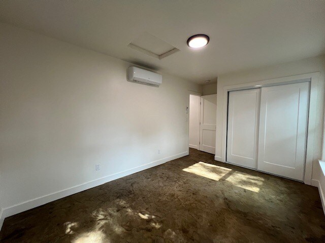 Building Photo - 205 W 20th St