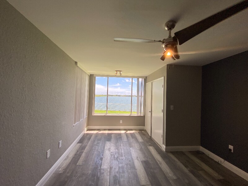 Building Photo - 2831 N Oakland Forest Dr