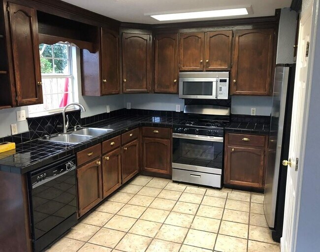 Building Photo - 17253 Tobermory Dr