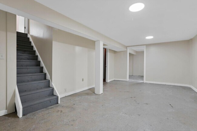 Building Photo - 5541 Mid Day Dr