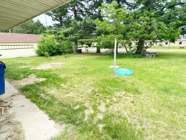 Building Photo - 4-Bedroom, 1 Bath Southeast Side Single Fa...