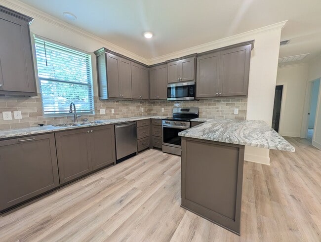 Building Photo - 7A Fernwood Dr