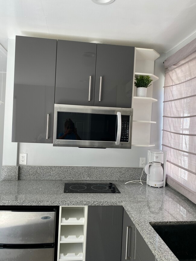 Building Photo - 337 N Vista St