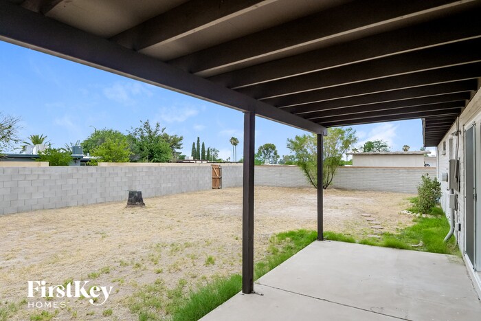 Building Photo - 7322 E Lakeside Dr